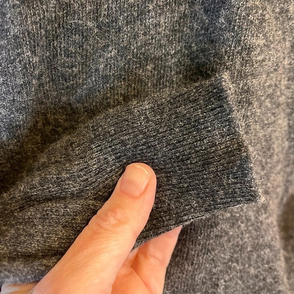 Wm H Leishman Vintage 100% Lambswool V-Neck Sweater (Wardrobe Essential) - Picture 6 of 12